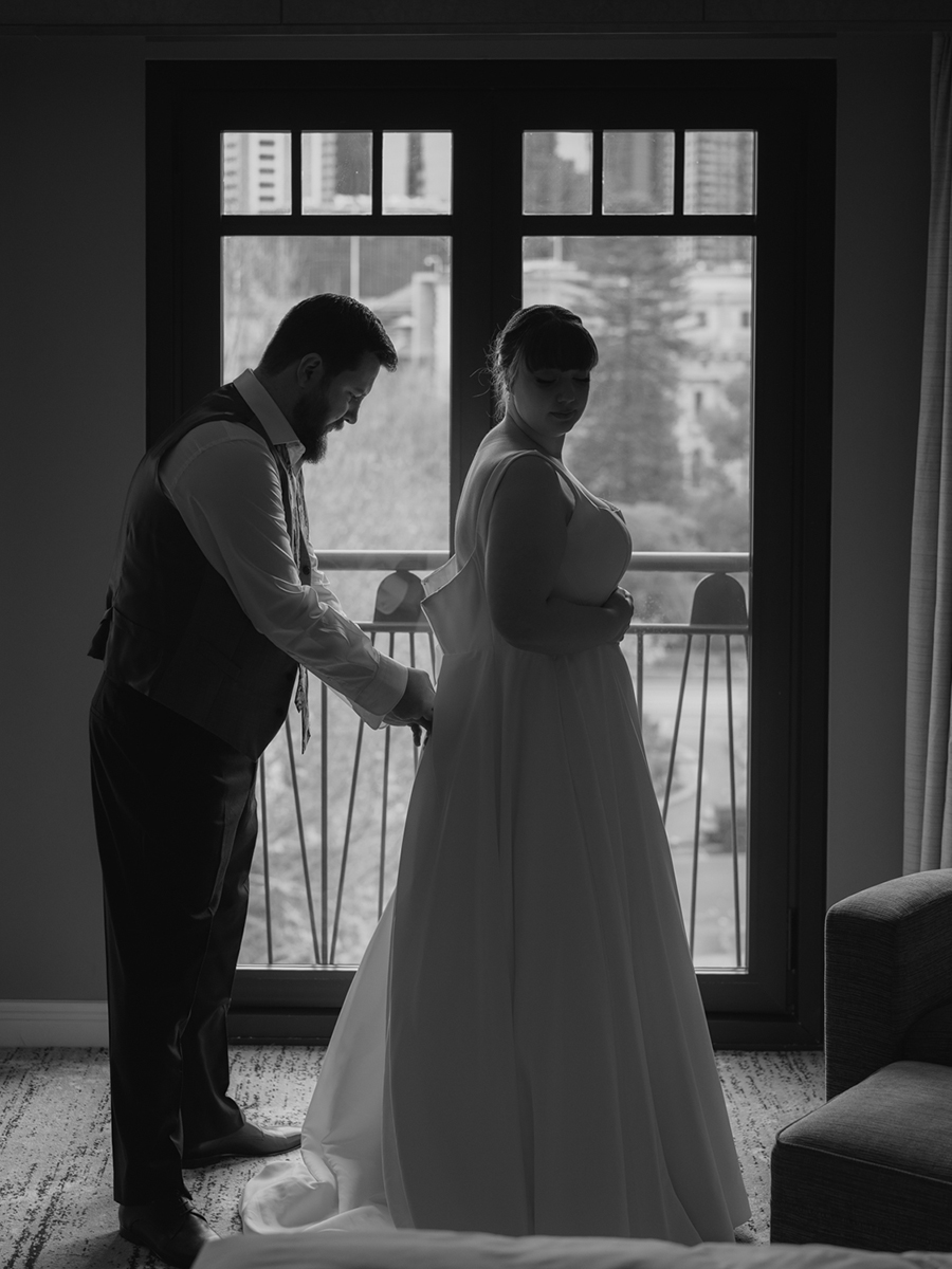Getting ready together helps minimise your wedding budget